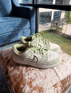 Nike Women USA 8