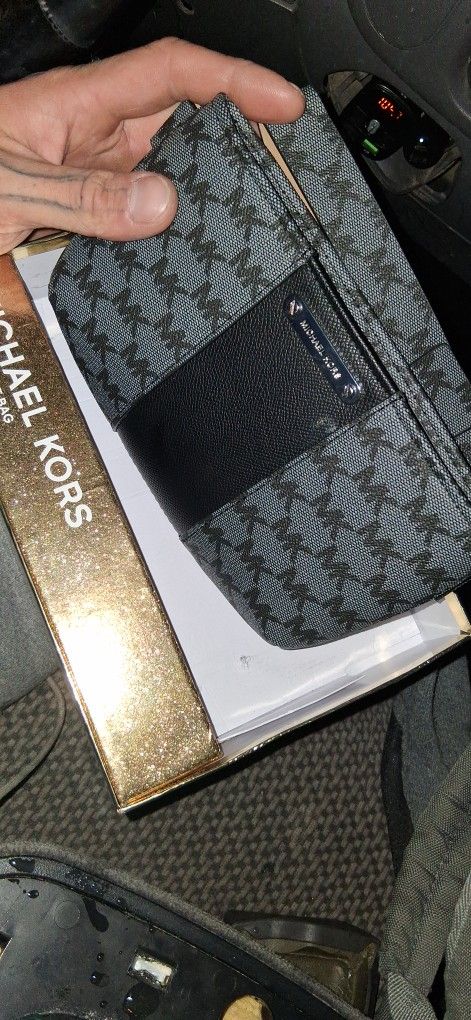 Michael Kors Wallet And Belt / Purse