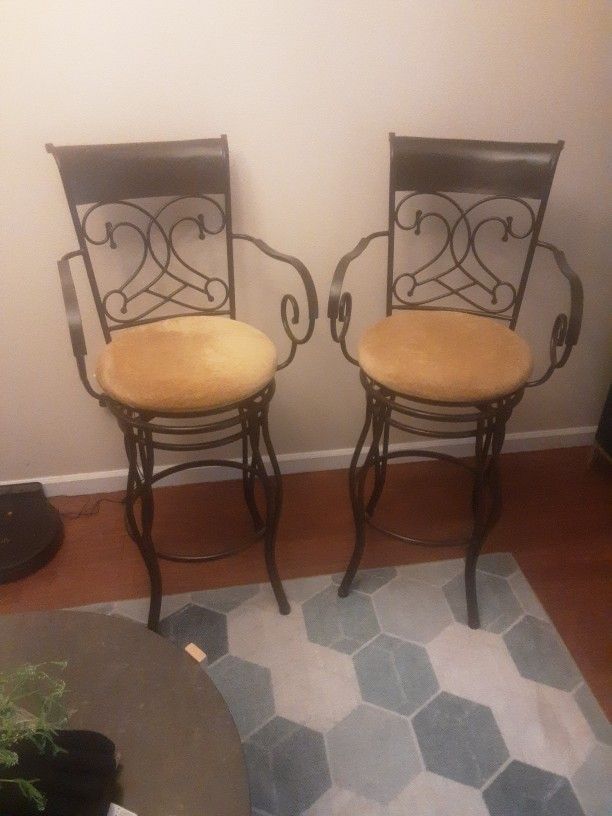 Comfy Metal Bar Stools 