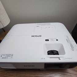 Epson Home Cinema 1450 projector