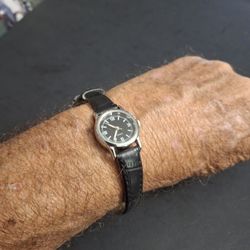 Ladies Quartz Wristwatch With Black Leather Band - Brank New Battery Works Perfectly 