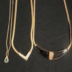 VINTAGE 1970'S AVON NECKLACES