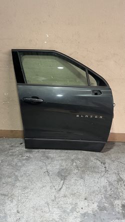 (84) 19-25 Chevy Chevrolet Blazer Right front door 2019 2020 2021 2022 2023 2024 2025