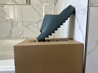 Yeezy Slides Slate Marine Size 10