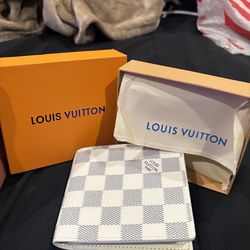 Louis Vuitton Men’s Damier Wallet (White)