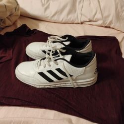 Boys Adidas Size 6 