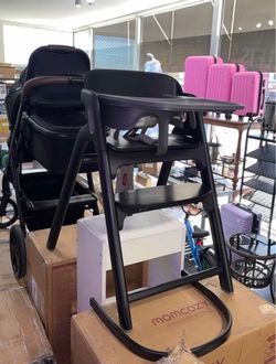 Momcozy DinerPal High Chair Available in 2 colors 📍$140 each