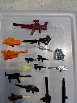 Vintage Transformers toys decepticons / Autobots weapons and accessories generation 1.