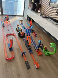 6 Hotwheels Tracks