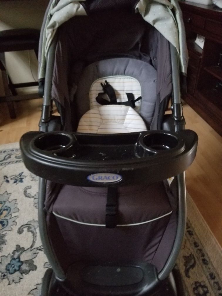 Graco stroller with carseat