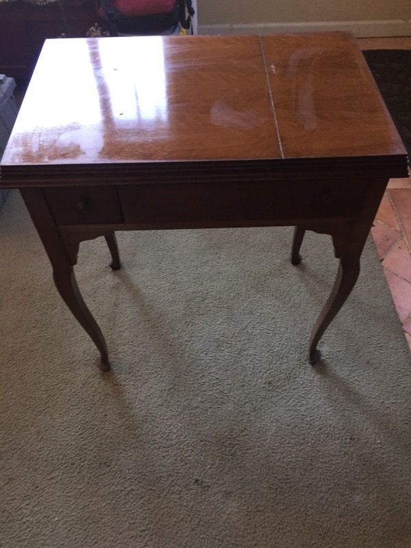 Antique sewing table/machine