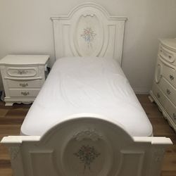 Adorable Girls Twin Bedroom Set 🌸 $800 OBO 