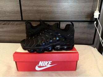 Nike Vapor Maxes Black Size 11