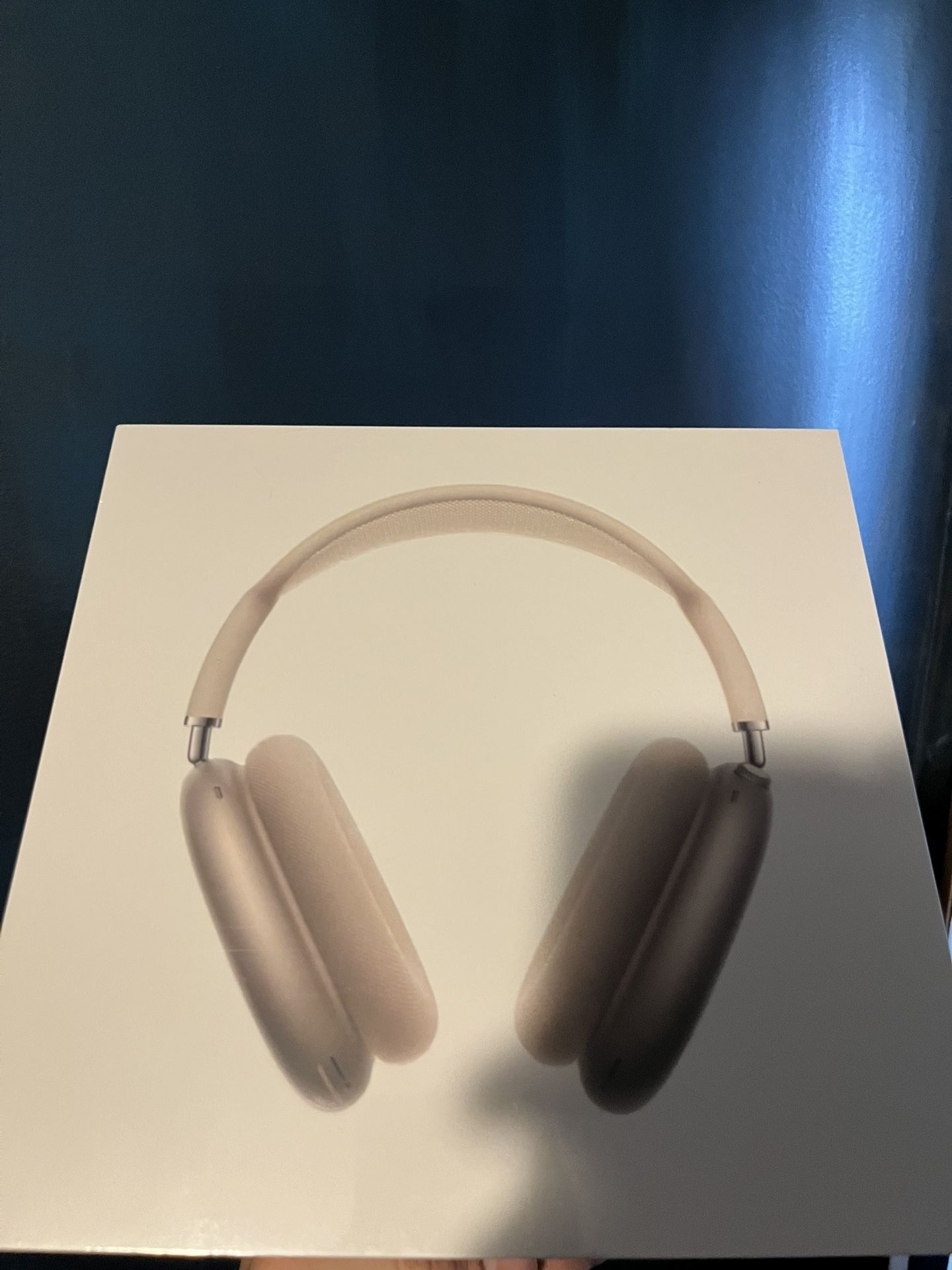 AirPod Maxes Starlight