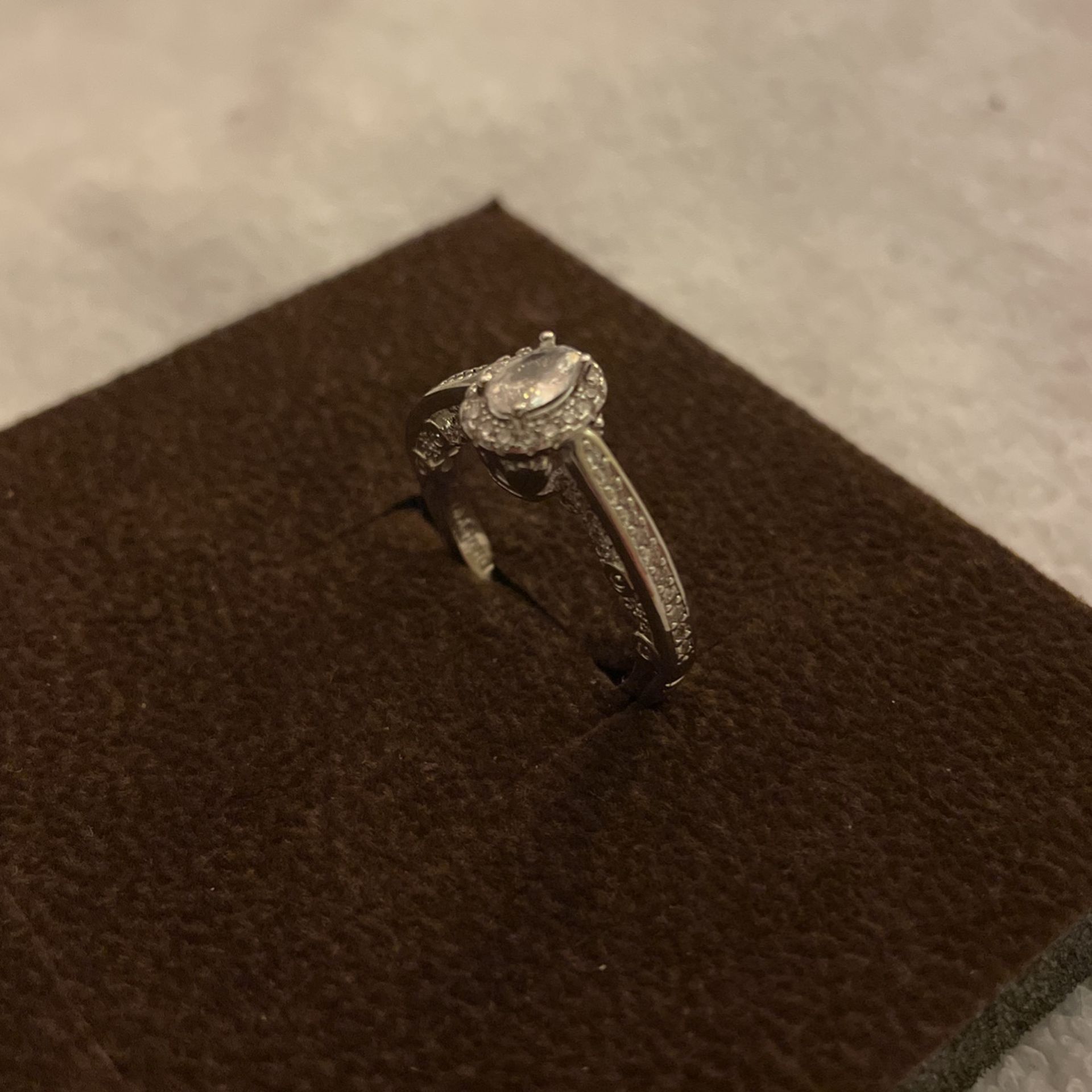 Oval Diamond Engagement Ring (SEE DESCRIPTION)