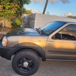2003 Nissan Pickup 4 Cylinder, 5 Speed Manual Transmission, 137k Mileage , A/c Cold,  Clean Fl Title 