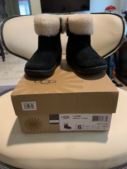 Ugg bootS toddler size 6 black