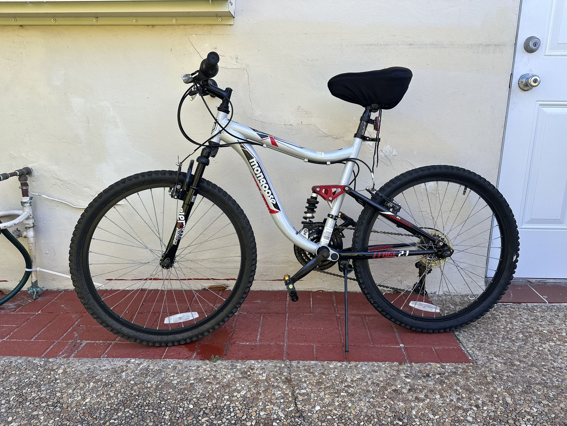 Mongoose Ledge Mountain Bike, 24 inch wheels, 21 speeds, boys