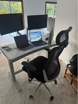 Auto Sit-Stand Desk w Memory, 1 24 inch HP monitor, dual monitor arm, and Desk chair