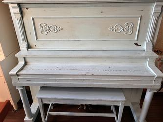 1945 Hamilton Upri ght Piano - Free!
