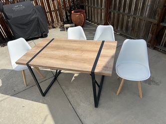 Sturdy dining table and 4 good chairs