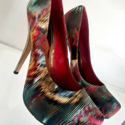Aldo Size 7 1/2 4in.