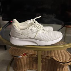 Women Nike Shoes Size 6.5