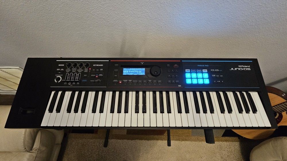 Used ROLAND-DS 61 Brand NEW