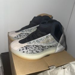Yeezy QNTM Size 4 men’s 5 women’s