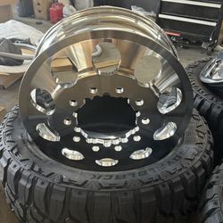 Dually wheels 8x200  ford, Chevy and Ram