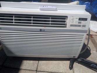 LG 12,000 BTU window air conditioner w/ remote