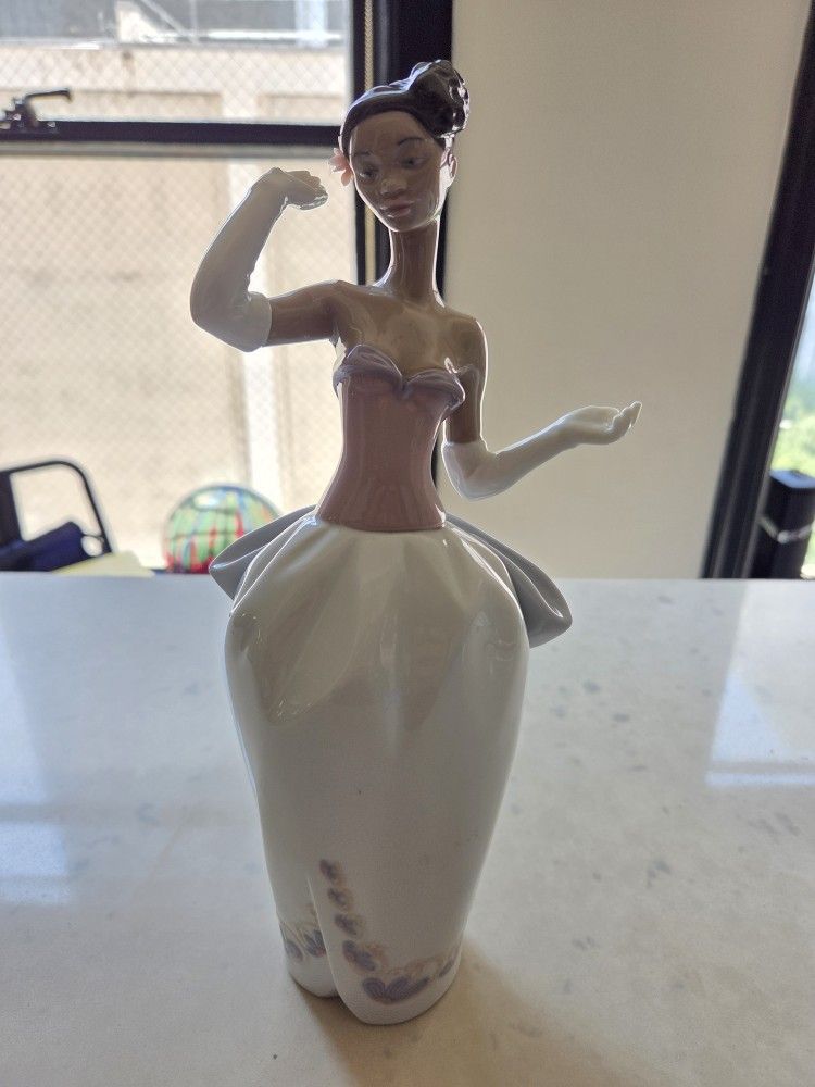 Lladro Porcelain Figurine