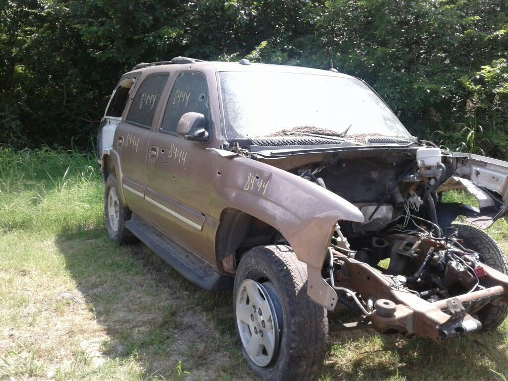 PARTS ONLY ---PARTES SOLAMENTE ---2004 CHEVY TAHOE