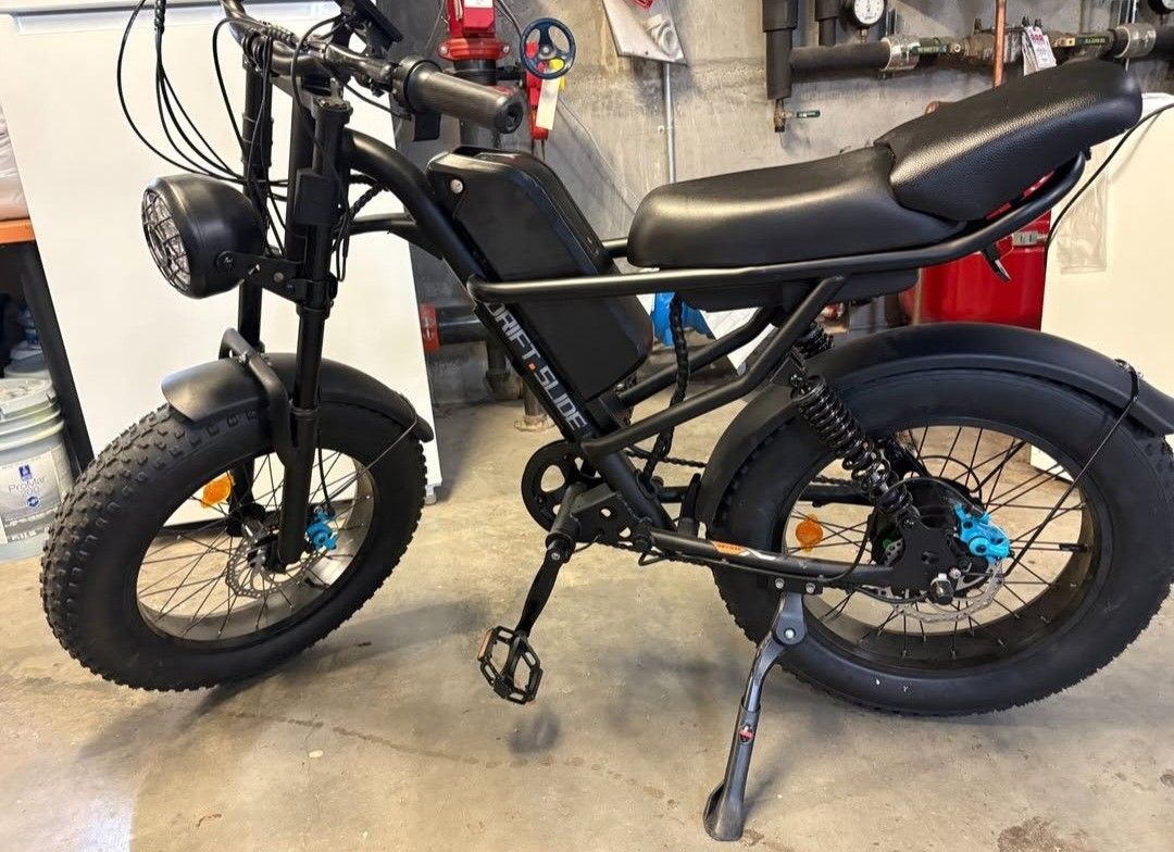 E Bike 1500 W . Long Range Battery