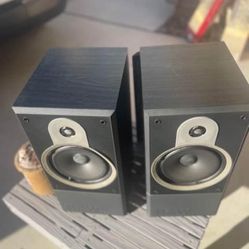 Must be sell!!!B&W (2) Bookshelf Speakers And (1) Center Speaker
