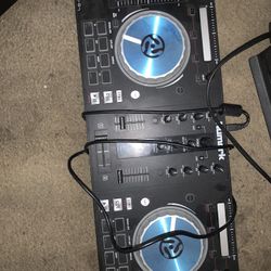 Digital Dj Turn Tables. 