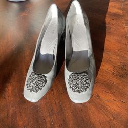 Tahari Heels In Gray Patent Leather 
