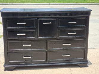 DRESSER