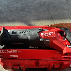 Sawzall Milwaukee M18 Fuel 
