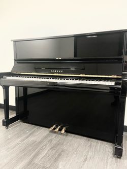 Like new Yamaha U1 Upright Piano Free delivery and tuning