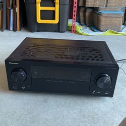 PIONEER RECEIVER LIKE NEW