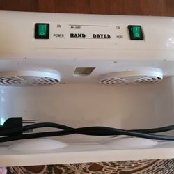 Nail dryer