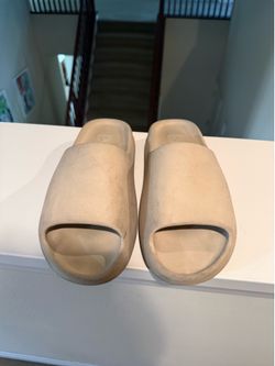 OG bone Yeezy slides men’s size 11