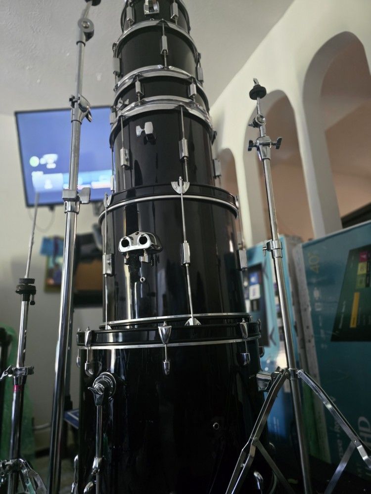 JUST LOWERED PRICE $100! 6 Rogue COMPLETE DRUM SET with Foot Pedal and stands