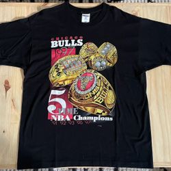 rare, vintage Chicago Bulls t-shirt, 5 time NBA Champions 1997, rings