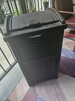 Rattan outside trash can in excellent condition