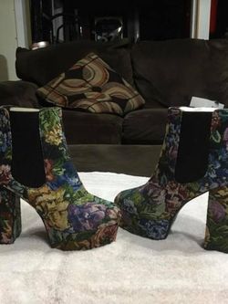 Woman’s Ankle Boots