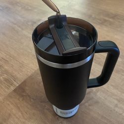 Stanley Quencher H2O Tumbler. 40 O.Z