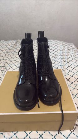 Micheal Kors boots