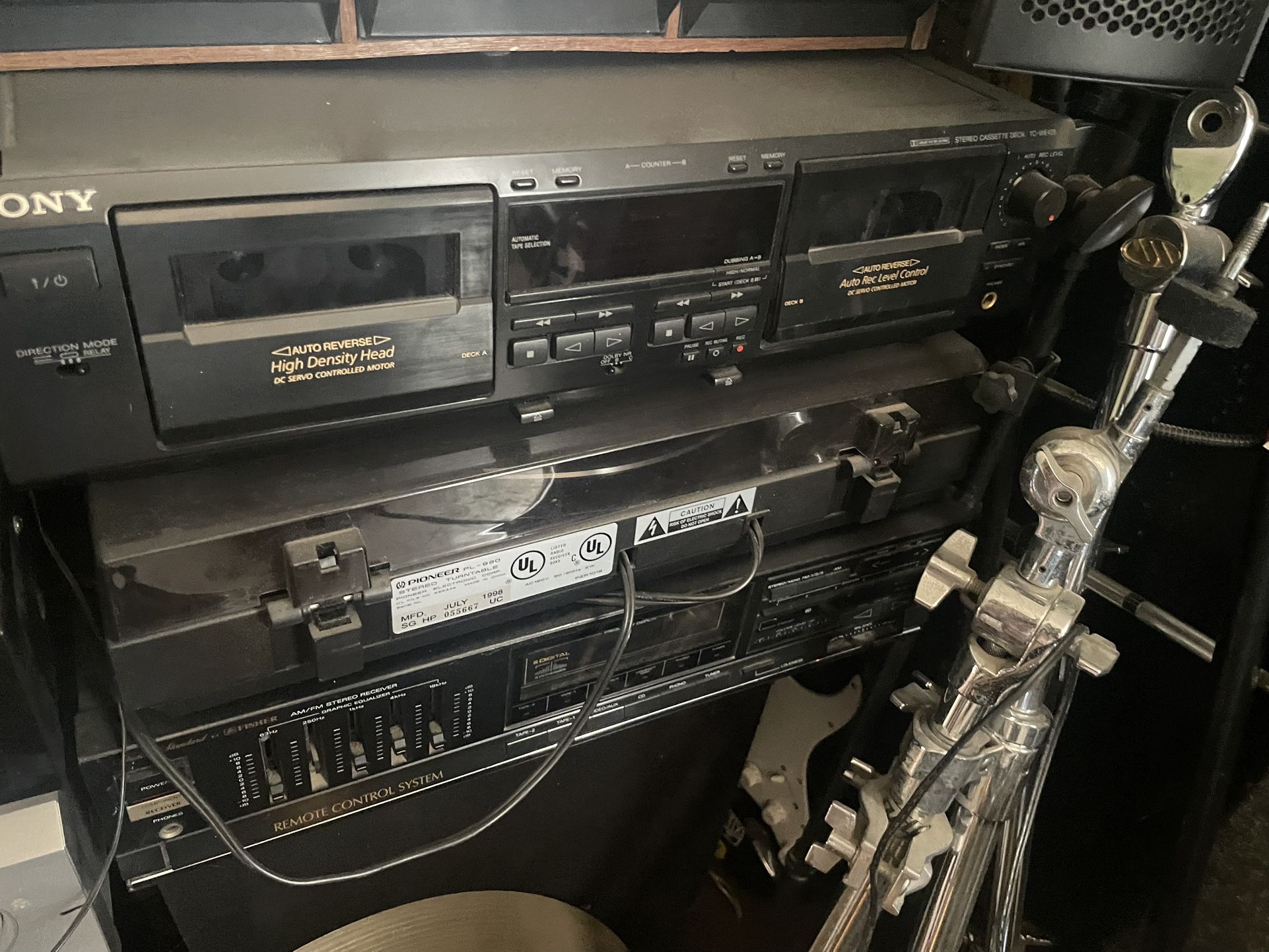 SPEAKERS RECEIVER CD TURNTABLE